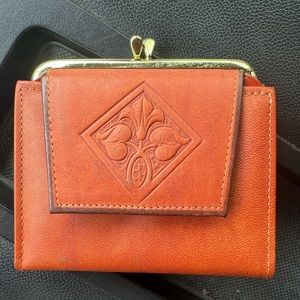 Mint condition Amity stamped tooled leather bifold wallet with coin purse